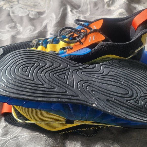 Running Shoes - Picture 4 of 4